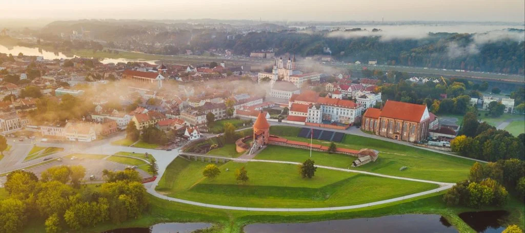kowno przewodnik zamek kowna