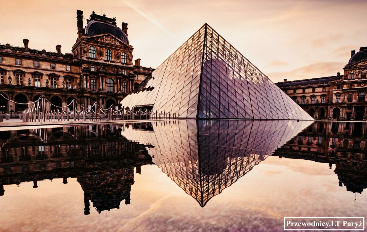 Przewodnik po Paryżu louvre muzeum 1080x1