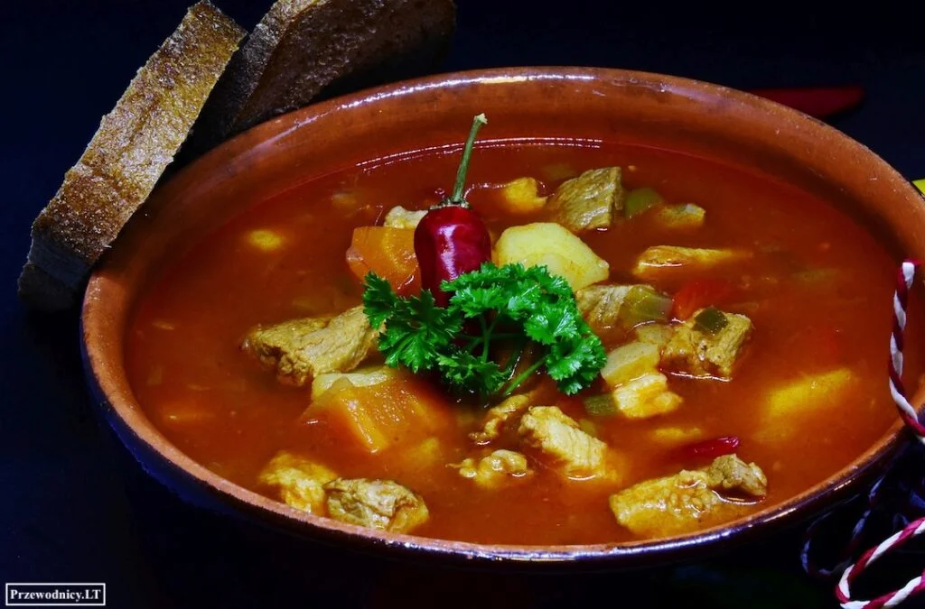 wegry gulsz goulash przewodnik polski 1080x1