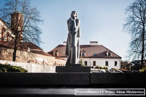 wilno przewodnik polski pomnik Adam Mickiewicz 604x1